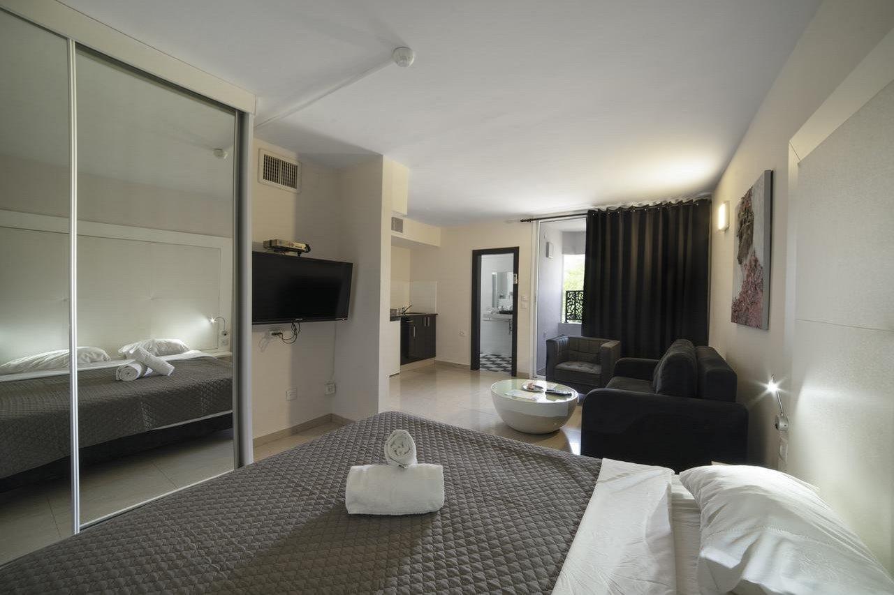 Rich Royal Hotel