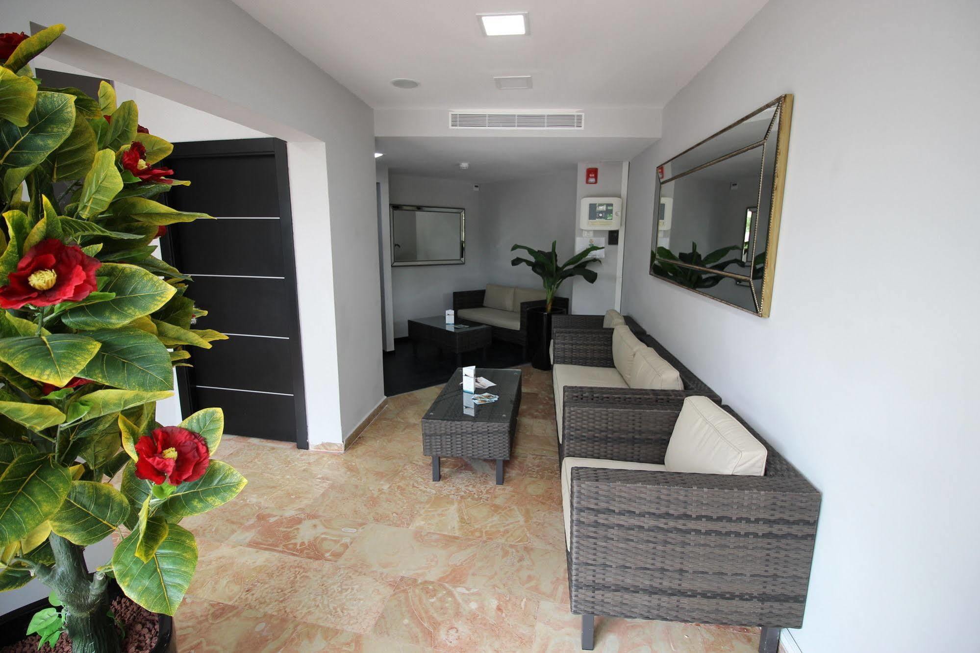 Hotel Rich Royal 3*